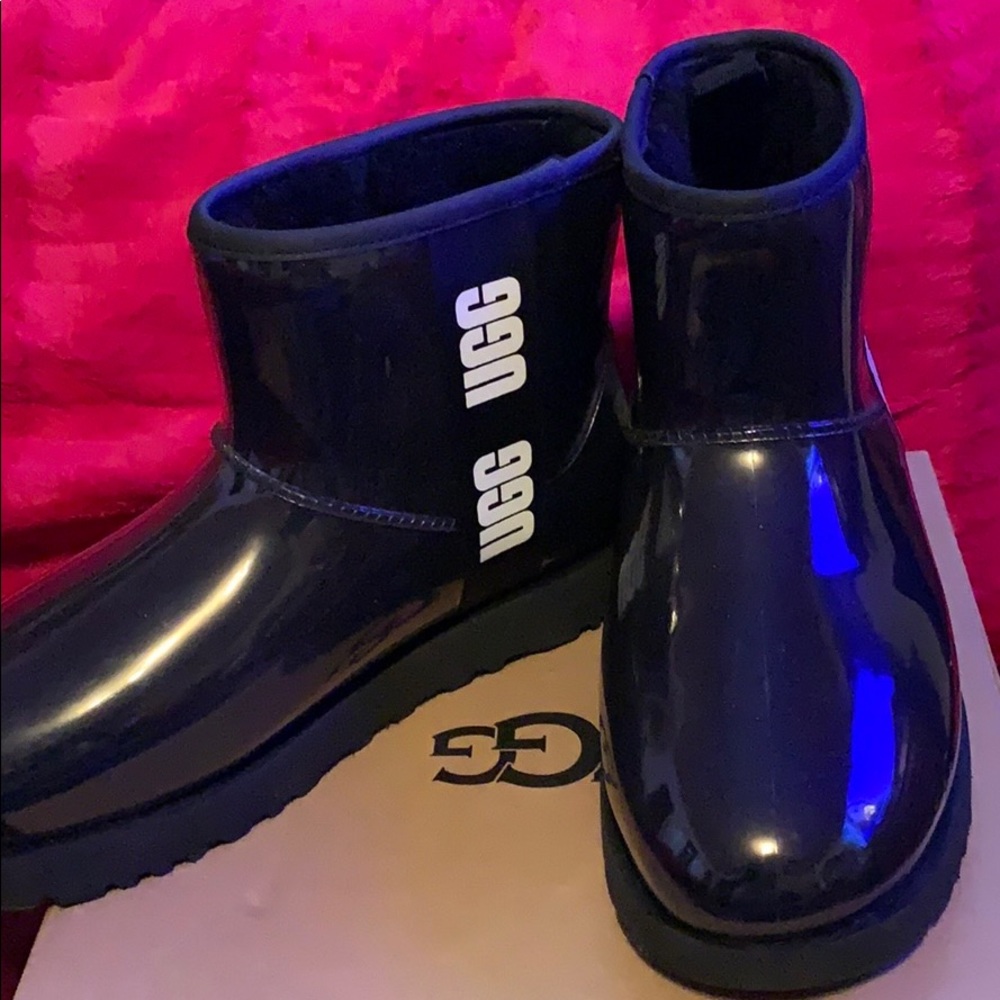 Beautiful Brand New Uggs 🌺❤️